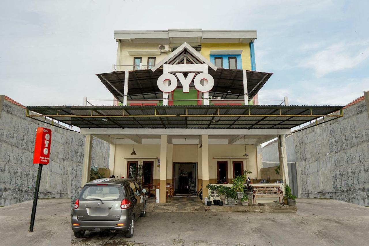 Kartika Syariah Homestay By Stayku Surabaya Kültér fotó